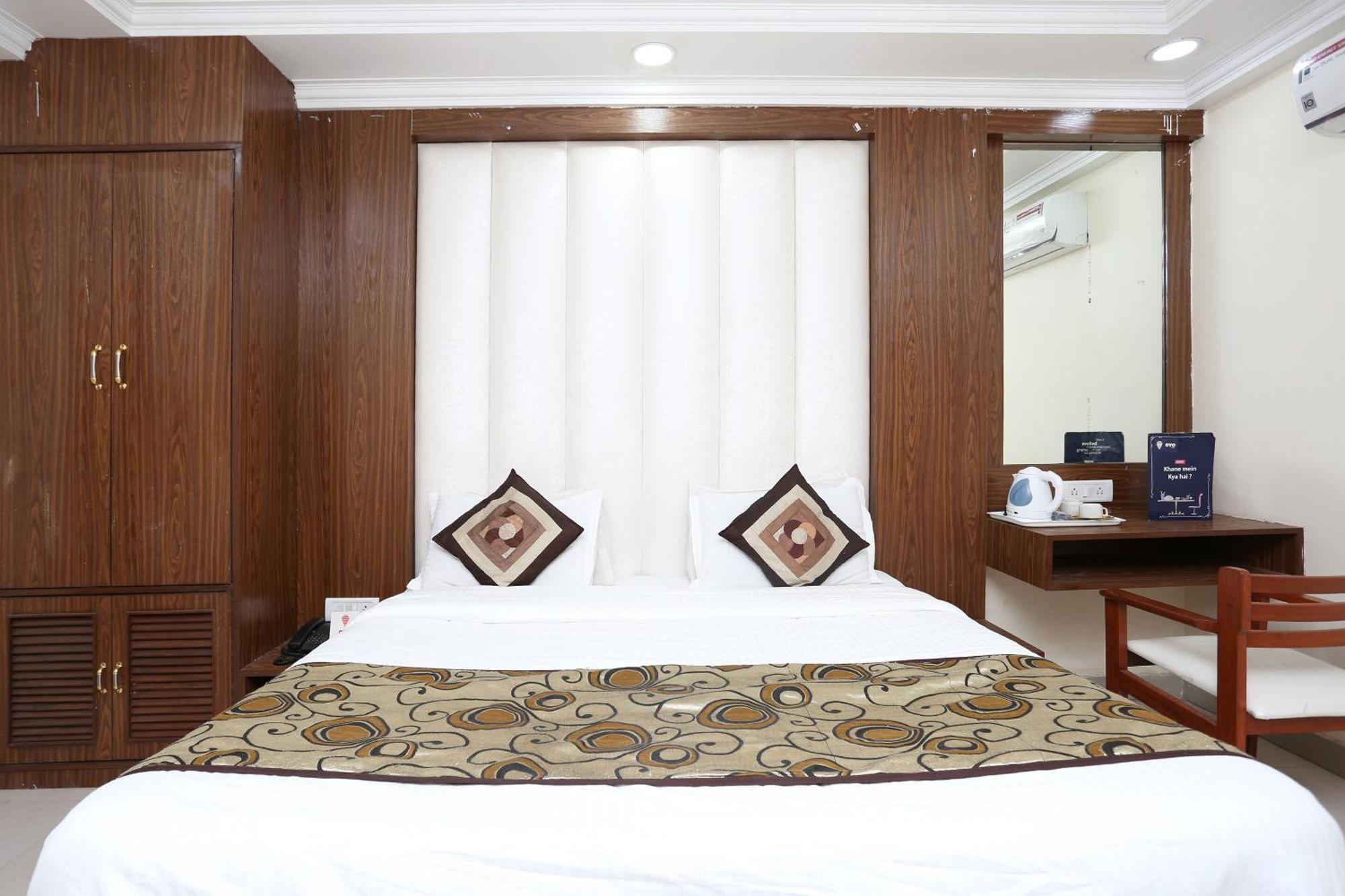 Oyo Flagship Hotel F Five Нью-Дели Экстерьер фото