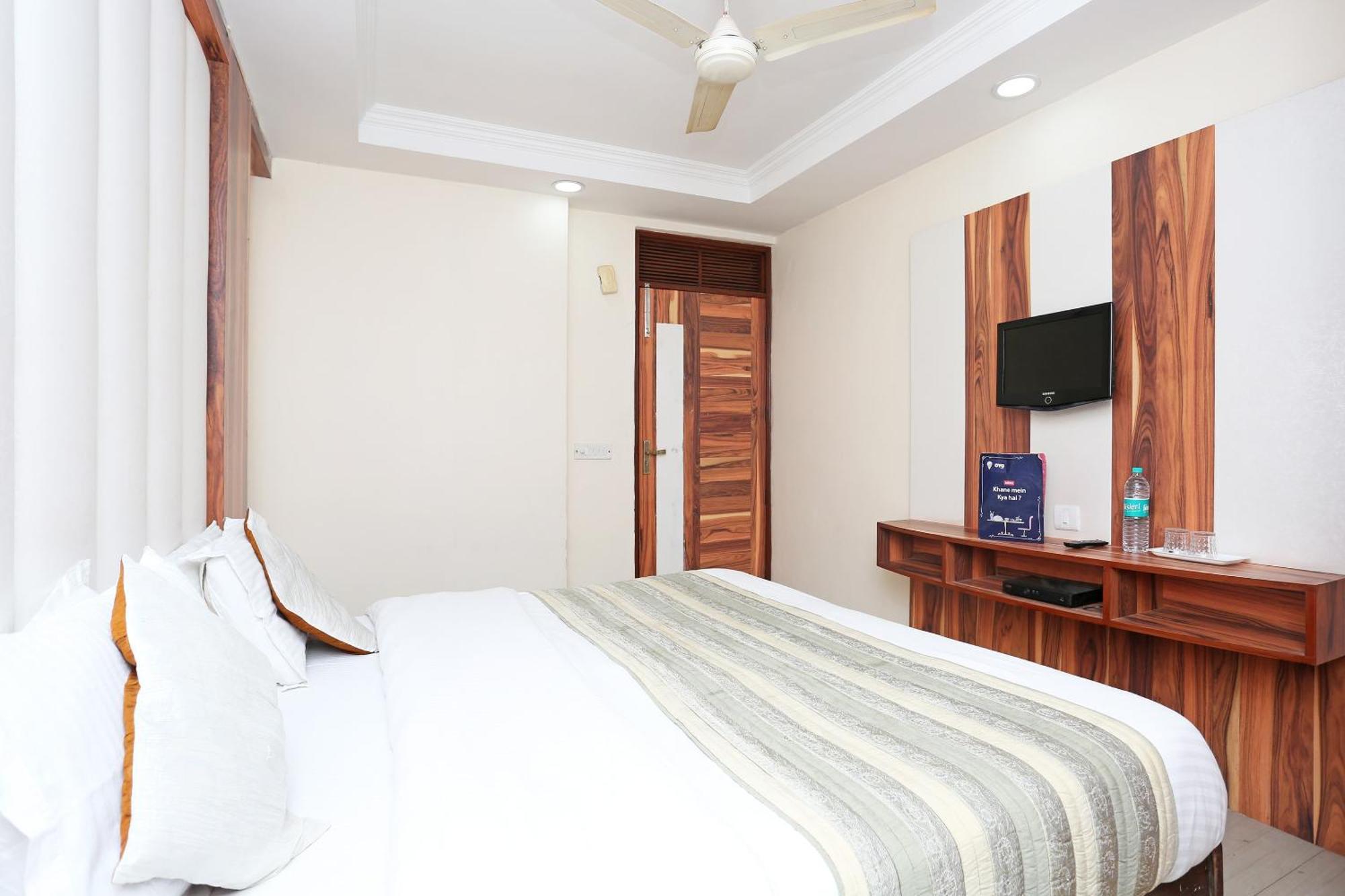 Oyo Flagship Hotel F Five Нью-Дели Экстерьер фото