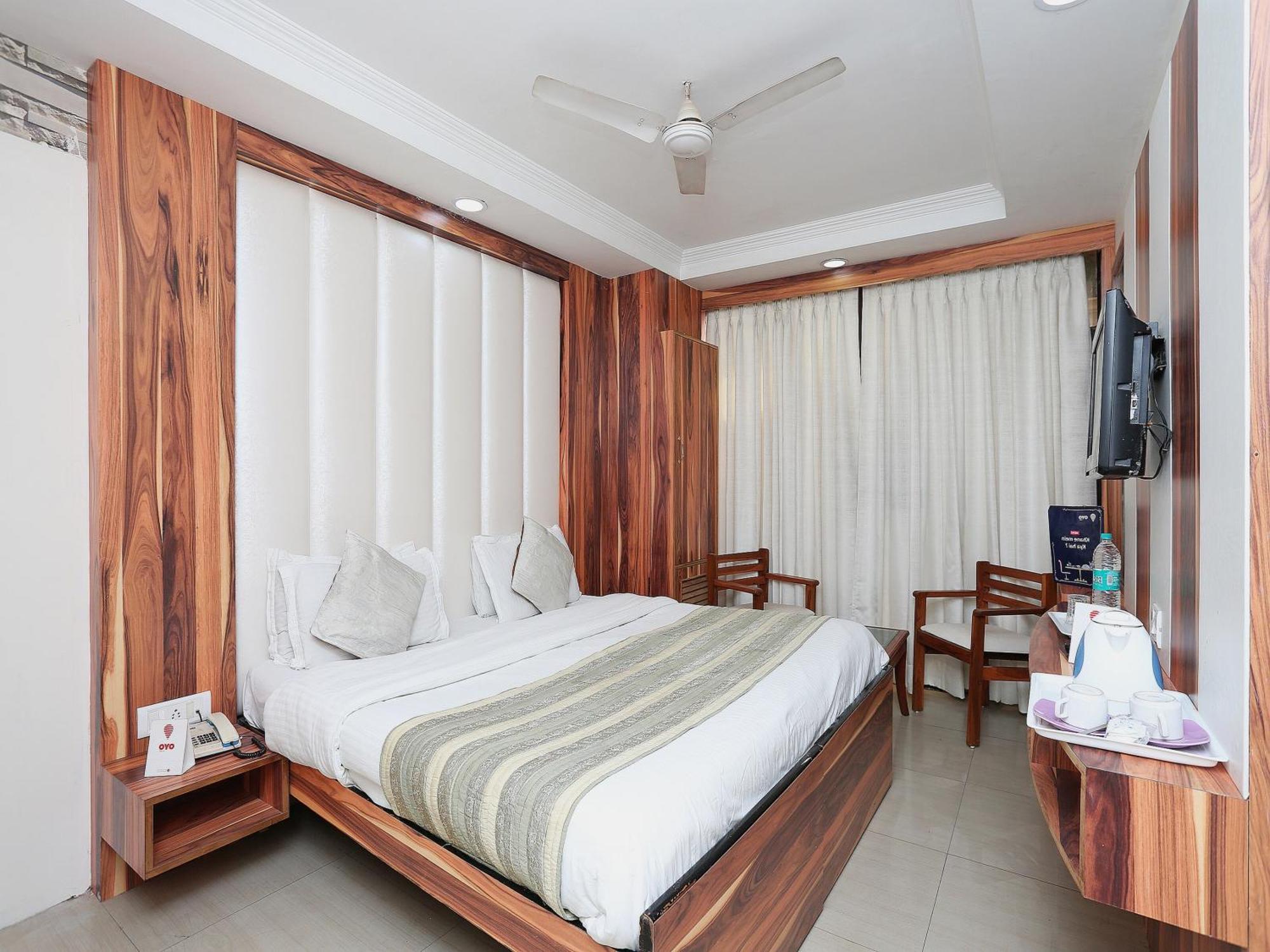 Oyo Flagship Hotel F Five Нью-Дели Экстерьер фото