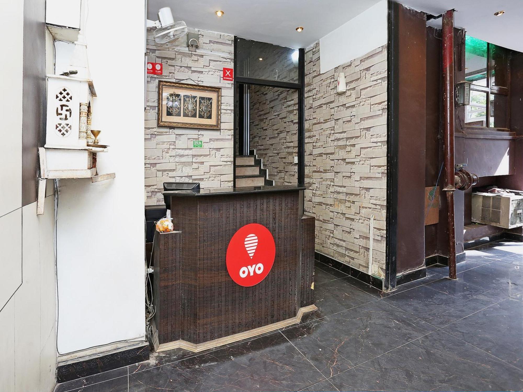 Oyo Flagship Hotel F Five Нью-Дели Экстерьер фото
