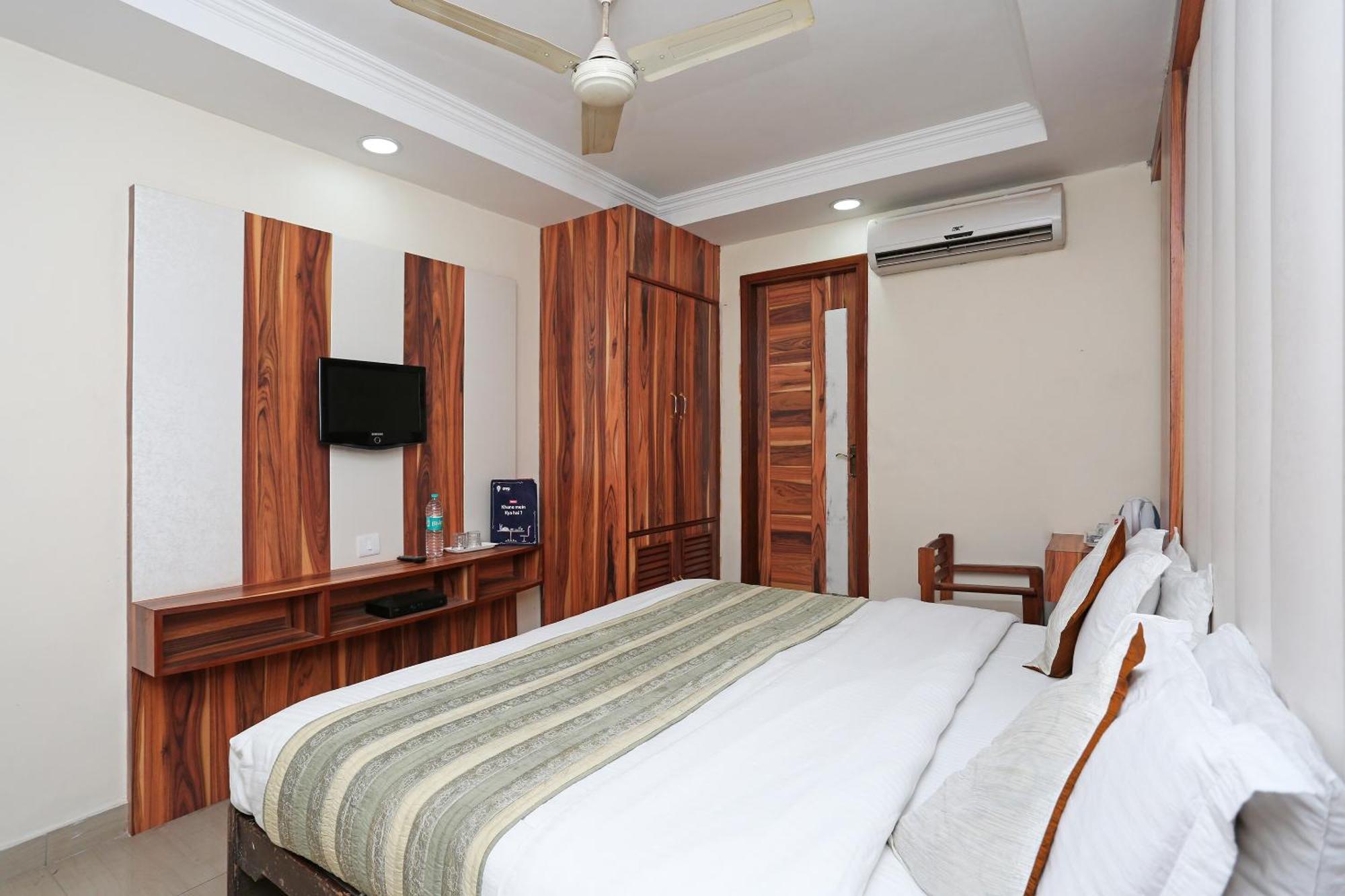 Oyo Flagship Hotel F Five Нью-Дели Экстерьер фото
